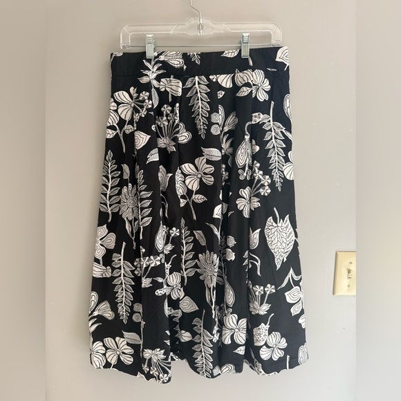 Talbots Flare Pleated Skirt Women’s SZ 10 Black White Floral Cotton MIDI Summer - Picture 1 of 8